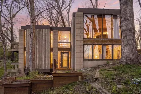 2140 Glass Rd, Cedar Rapids, IA 52402