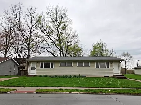 1915-1917 Taylor Dr, Iowa City, IA 52240
