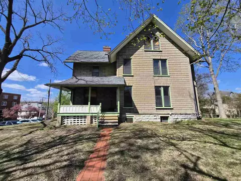 802 E Washington St, Iowa City, IA 52240