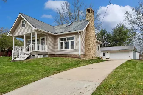 281 Saint Marys St, Riverside, IA 52327