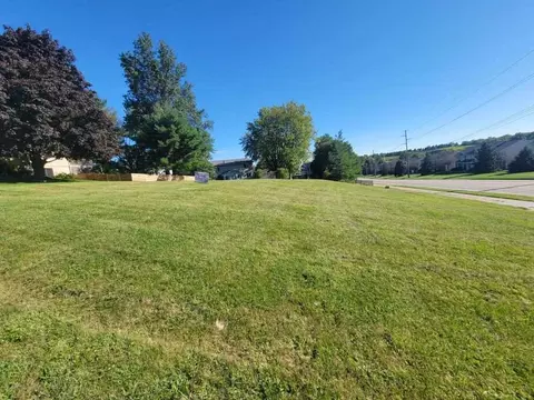 2377 Cae Dr, Iowacity, IA 52246