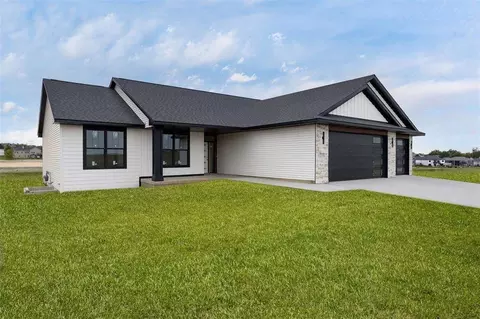 720 17th Ave SW, Mount Vernon, IA 52314