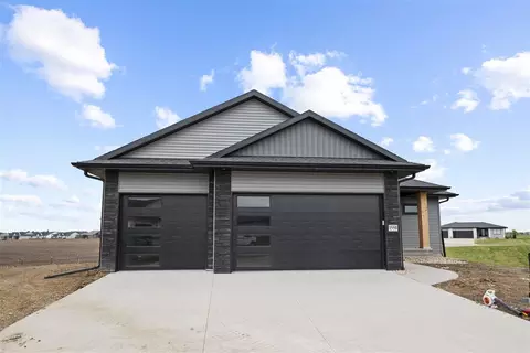 1550 Parker Ct, North Liberty, IA 52317