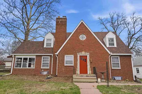 1119 Hyde Dr, Des Moines, IA 50315