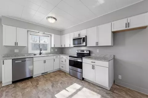 Kitchen - 231 32nd St NE, Cedar Rapids, IA 52402 photo 1 of 3