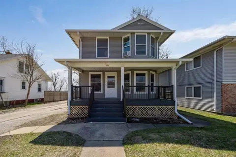 231 32nd St NE, Cedar Rapids, IA 52402