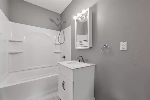 Bath - 231 32nd St NE, Cedar Rapids, IA 52402 photo 2 of 2