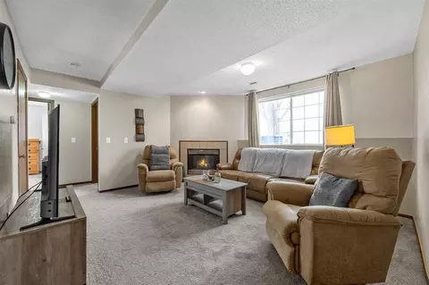 170 Elm Ridge Dr, North Liberty, IA 52317