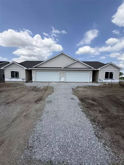 924 Eisenhower Blvd, North Liberty, IA 52317