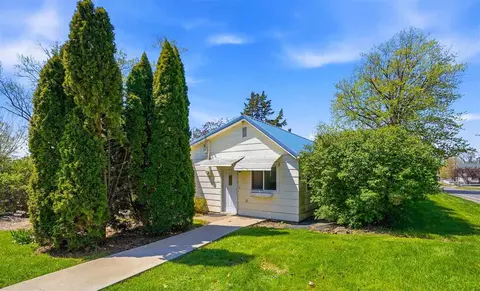 617 6th St, Wellman, IA 52356