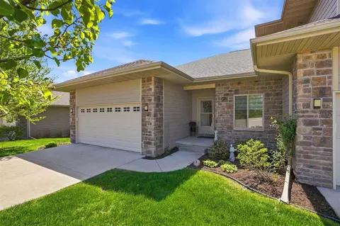 8 Holiday Ridge Ln, Coralville, IA 52241