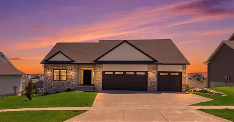 505 Dogwood Ln, Tiffin, IA 52340