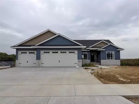 837 Siesta Dr, Tiffin, IA 52340