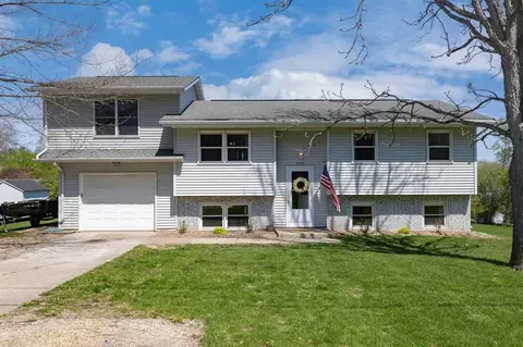 3272 Coral Ave NE, Solon, IA 52333