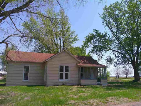 1102 4th Ave, Fredonia, IA 52738