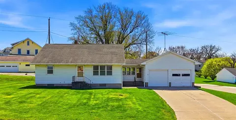 201 3rd St, Victor, IA 52347