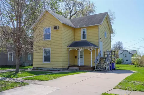 733 E 2nd Ave, Washington, IA 52353