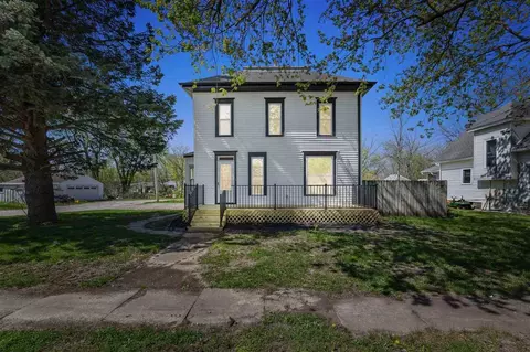 1003 Franklin St, Center Point, IA 52213