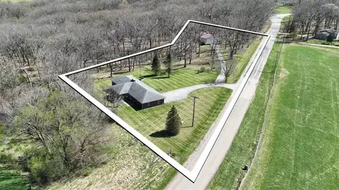 2488 Sugar Bottom Rd NE, Solon, IA 52333