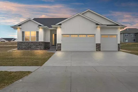 100 S Seven Oaks, North Liberty, IA 52317