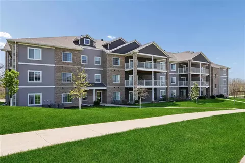 2869 Spring Rose Cir, Coralville, IA 52241