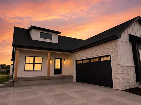 1001 Millie Ln, North Liberty, IA 52317