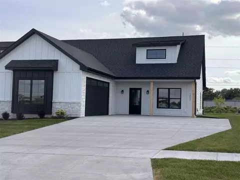 1007 Millie Ln, North Liberty, IA 52317