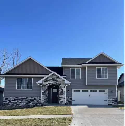 860 Siesta Dr, Tiffin, IA 52340