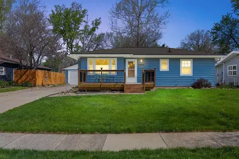 2406 Friendship St, Iowa City, IA 52245