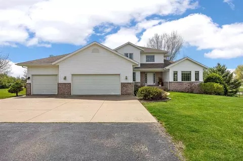 2823 120th St NE, Swisher, IA 52338