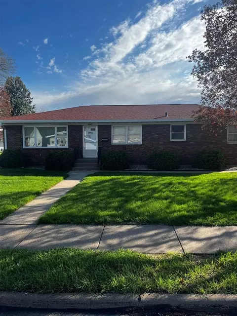2405 Hickory Grove Rd, Davenport, IA 52804