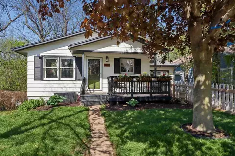 1007 N Summit St, Iowa City, IA 52245