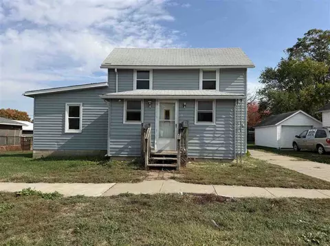 614 N D Ave, Washington, IA 52353
