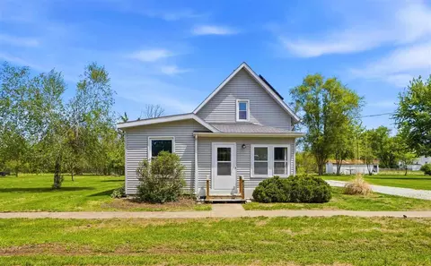 400 N Farmer St, Brighton, IA 52540