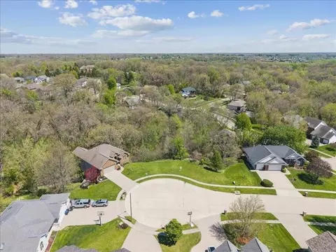1819 Timber Hills Dr, Coralville, IA 52241