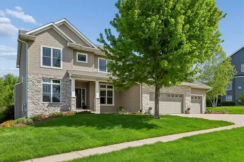 1060 Wild Prairie Dr, Iowa City, IA 52246