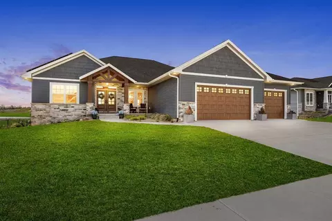1601 Heartland St, Fairfax, IA 52228