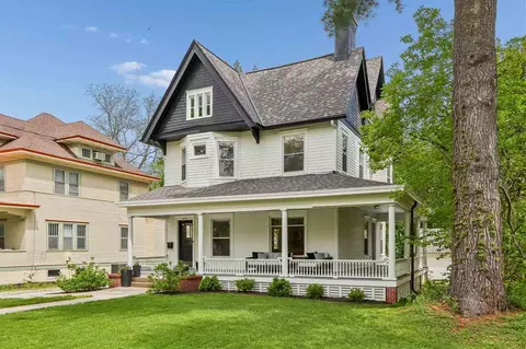 424 S S Smt, Iowacity, IA 52240