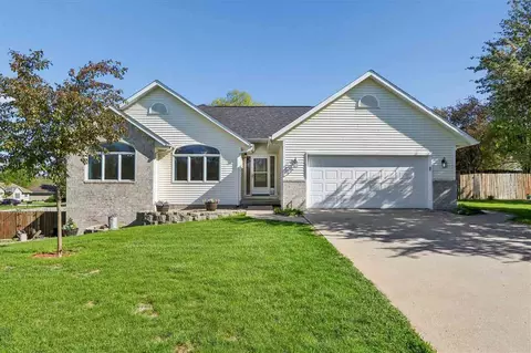 700 Mesquite Dr, Coralville, IA 52241