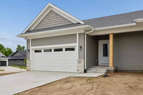 1001 Highland Trl, Solon, IA 52333