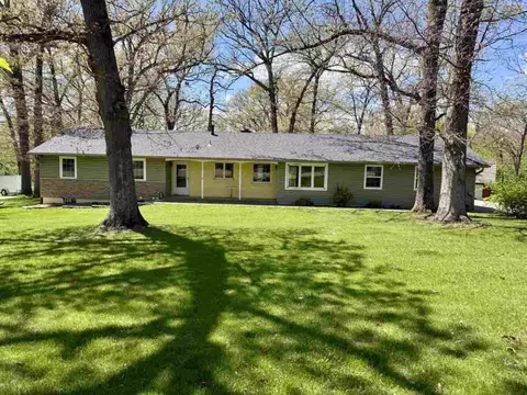 4261 Oak Leaf Ln, Iowa City, IA 52240