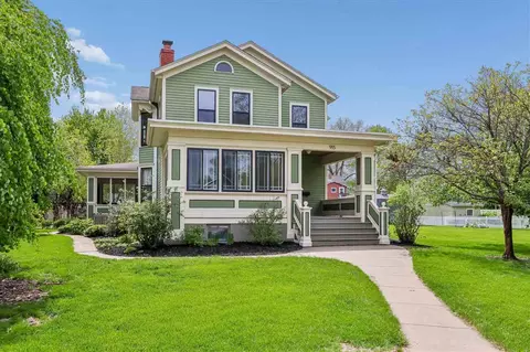 915 E Bloomington St, Iowa City, IA 52245