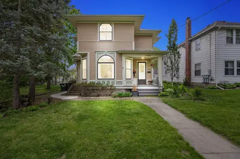 1039 E College St, Iowa City, IA 52240