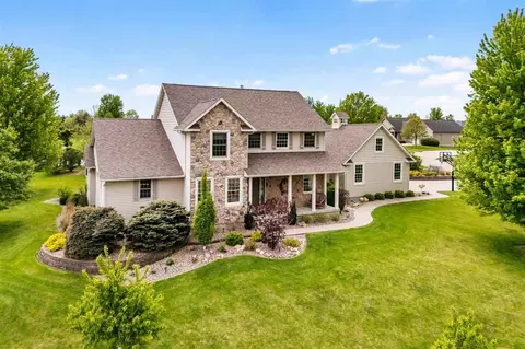 1402 Ridgeview Ct, Washington, IA 52353
