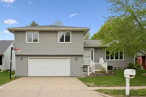 844 Pepper Dr, Iowa City, IA 52240