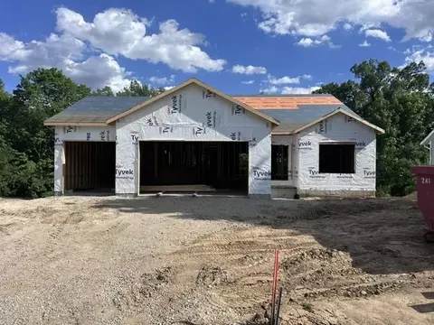 2719 Oak Crest Ct NW, Cedar Rapids, IA 52405