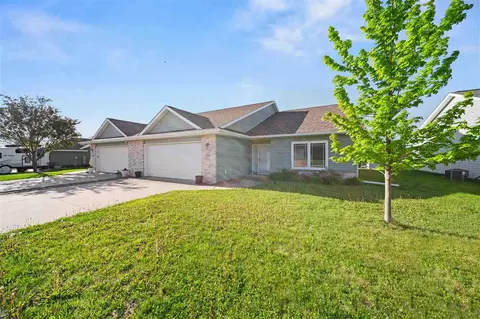 531 Bear Dr, Tiffin, IA 52340