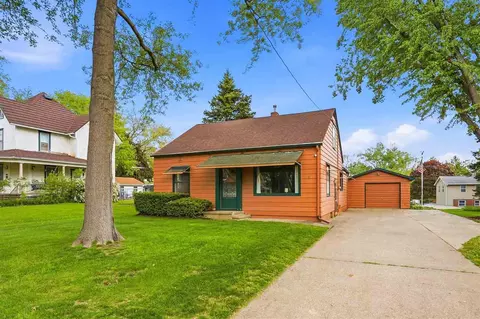 1012 8th Ave, Wellman, IA 52356