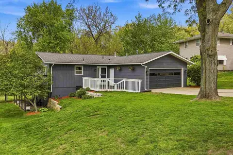 1603 Oak View Dr, Solon, IA 52333