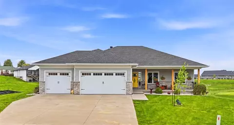 7 Serenity Cir, West Branch, IA 52358